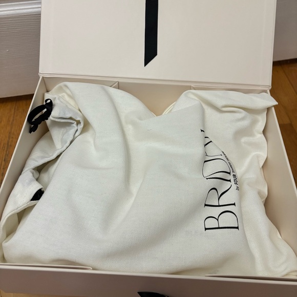 437 Botfoms - Picture 3 of 7